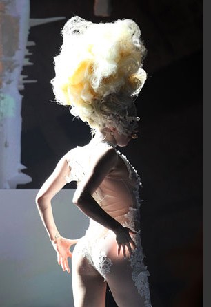 Brit Awards 2010 Nude Look Per Lady Gaga 147265