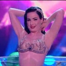 Sanremo 2010 Prima Serata Dita Von Teese Durante La Sua Maliziosa Performance 147208