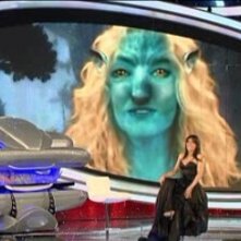 Sanremo 2010, seconda serata: Antonella Clerici trasformata in Avatar, intervista Michelle Rodriguez