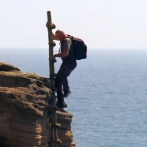Terry O'Quinn in una scena tratta da The Substitute, dalla sesta stagione di Lost