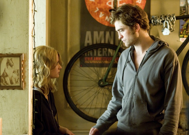 Emilie De Ravin E Robert Pattinson In Una Sequenza Del Film Remember Me 147346