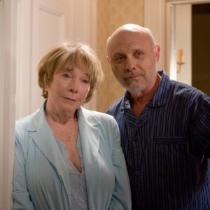 Shirley MacLaine ed Hector Elizondo in una scena del film Appuntamento con l'amore