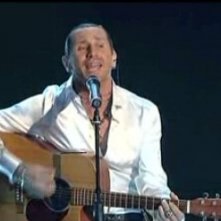 Sanremo 2010 Quarta Serata L Esibizione Di Povia 147517