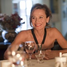 Una sorridente Lena Olin in un momento del film Remember Me