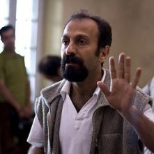 Il regista Asghar Farhadi sul set di About Elly