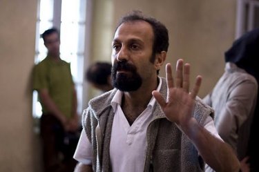 Il regista Asghar Farhadi sul set di About Elly