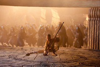 Noah Ringer nel ruolo di Aang in una sequenza del film The Last Airbender