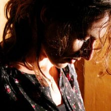 Suggestivo primo piano di Hilda Péter dal film Katalin Varga di Peter Strickland