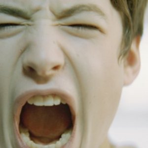 Ezra Miller in un'immagine deformante nel film Afterschool