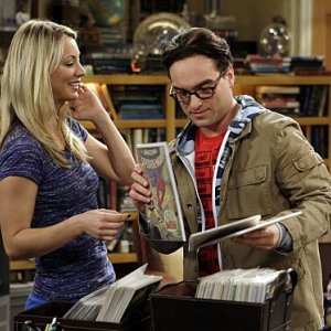 Johnny Galecki e Kaley Cuoco nell'episodio The Excelsior Acquisition di The Big Bang Theory