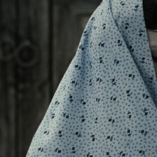 Pegah Ferydoni con il velo in una scena del film Donne senza uomini