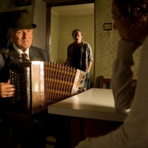 Johannes Krisch, Ursula Strauss e Johannes Thanheiser in una scena del film Revanche