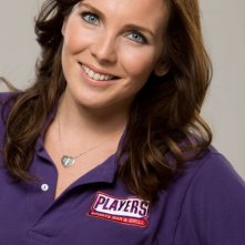 June Diane Raphael in una foto promozionale della serie Players