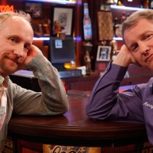Matt Walsh e Ian Roberts in una foto promozionale della serie Players