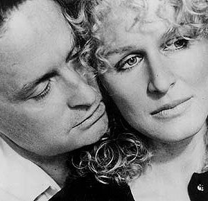 Michael Douglas e Glenn Close in una immagine promo di Attrazione fatale