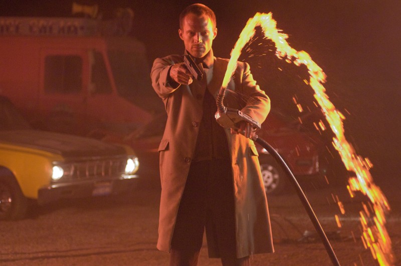 Paul Bettany Combatte L Inferno In Una Scena Del Film Legion 148098