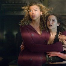 Willa Holland e Adrianne Palicki in una scena del film Legion