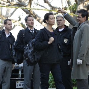 La squadra sulla scena del crimine nell'episodio Mother's Day di Navy NCIS