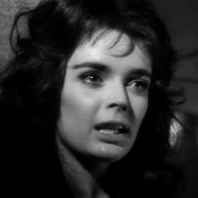 Barbara Steele in una scena de La maschera del demonio