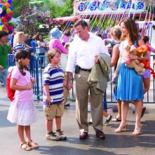 Ella Bleu Travolta, Conner Rayburn, Robin Williams e Kelly Preston in un'immagine del film Daddy Sitter