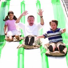 Robin Williams, Ella Bleu Travolta e Conner Rayburn, divertiti protagonisti del film Daddy Sitter