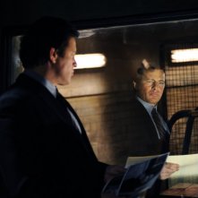 Costas Mandylor in un'immagine riflessa nel film Saw VI