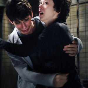 Devon Bostick e Shauna MacDonald in una scena del film Saw VI