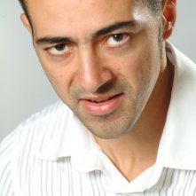 Un primo piano promozionale dell'attore Anis Gharbi