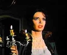 Barbara Steele in una scena dell'horror L'orribile segreto del dottor Hichcock (1962)