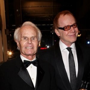 Danny Elfman e Richard D. Zanuck alla premiere di Alice in Wonderland a Londra
