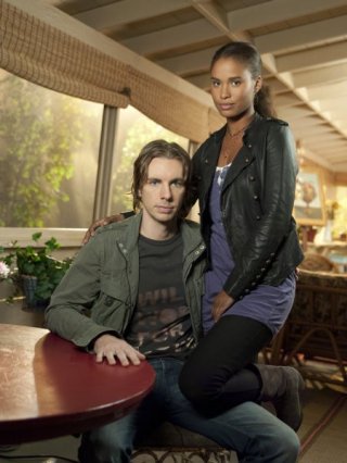 Dax Shepard è Crosby Braverman e Joy Bryant è Jasmine in una foto promozionale serie Parenthood