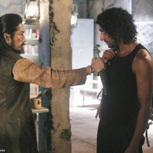 Hiroyuki Sanada e Naveen Andrews nell'episodio Sundown di Lost