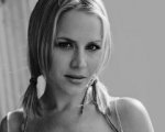 Julie Benz in una famiglia 'straordinaria'