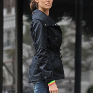 Kensi Blye (Daniela Ruah) in una sequenza dell'episodio The Bank Job di NCIS: Los Angeles