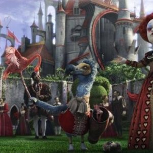 Trionfo di rosso in Alice in Wonderland con Helena Bonham Carter (la Regina Rossa), il Bianconiglio e Dodo
