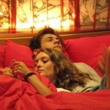 Carolina Crescentini e Vinicio Marchioni in un'immagine del film Venti sigarette