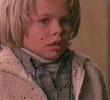 Giovanni Frezza in una scena del film Quella villa accanto al cimitero (1981)