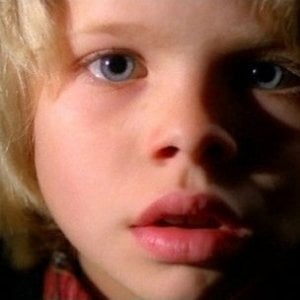 Giovanni Frezza in una scena dell'horror Quella villa accanto al cimitero (1981)