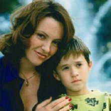 Haley Joel Osment e Toni Collette in una foto promo di Il sesto senso