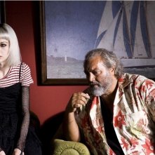 Alice Croci e Diego Abatantuono in una scena della commedia Happy Family