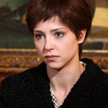 Xhilda Lapardhaja in una scena della fiction La mia casa è piena di specchi