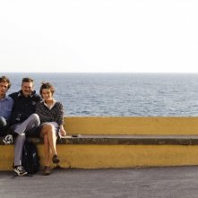 Dario Castiglio e Martina Codecasa insieme al regista Alessandro D'Alatri sul set di Sul mare