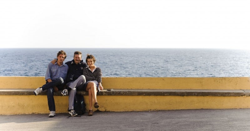 Dario Castiglio e Martina Codecasa insieme al regista Alessandro D'Alatri sul set di Sul mare