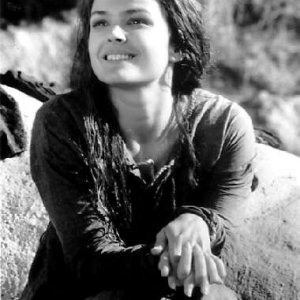 Dina Meyer in una foto promozionale di DragonHeart