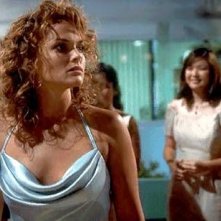 Dina Meyer in una scena di Starship Troopers - Fanteria dello spazio
