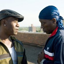 Don Cheadle e Wesley Snipes in una scena del poliziesco Brooklyn's Finest
