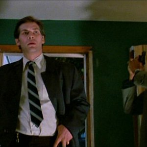 James Remar in una scena di Drugstore Cowboy