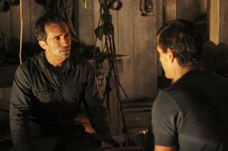 Nestor Carbonell e Matthew Fox nell'episodio Dr. Linus di Lost