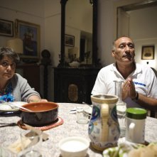 Vincenzo Merolla e Nunzia Schiano in una scena del film Sul mare