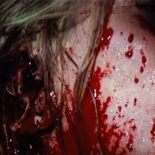 Cinzia Monreale in una inquietante scena del film E tu vivrai nel terrore - L'aldilà ( 1981 )